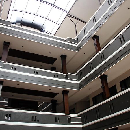 Zen Rooms Grand Hotel Lembang Luaran gambar