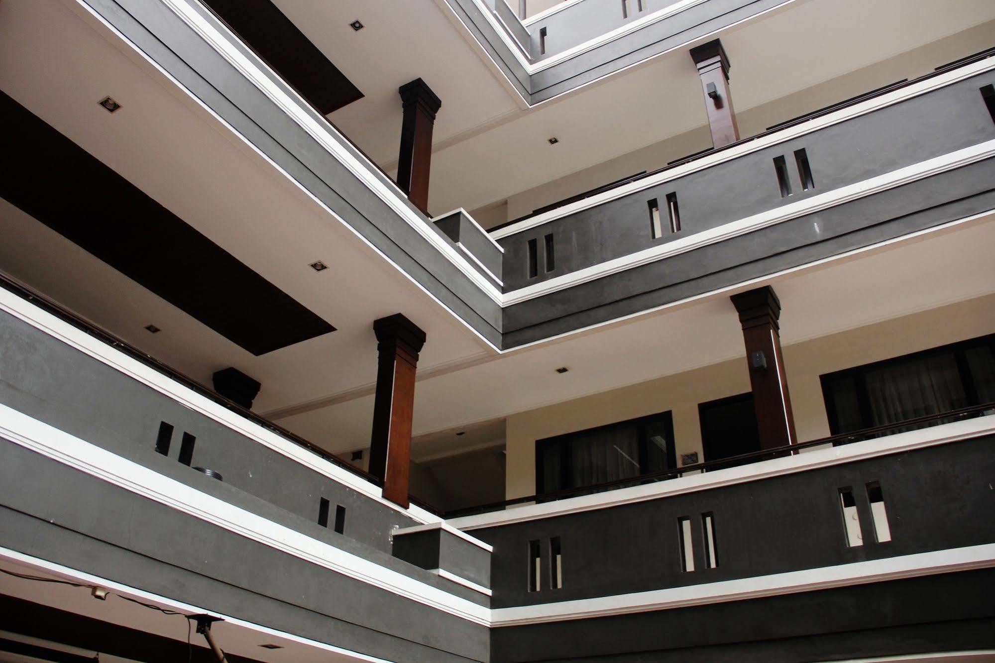 Zen Rooms Grand Hotel Lembang Luaran gambar