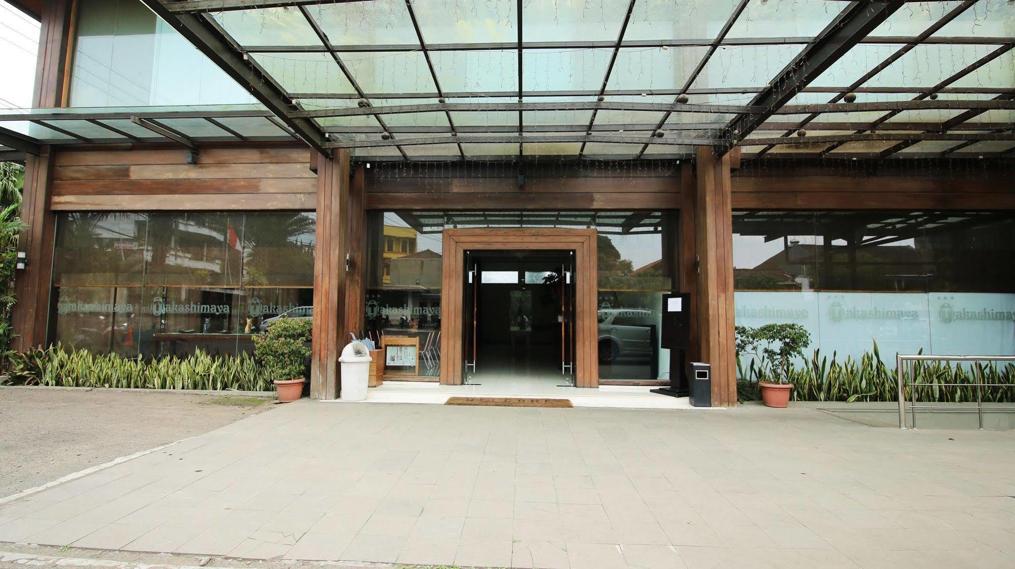 Zen Rooms Grand Hotel Lembang Luaran gambar