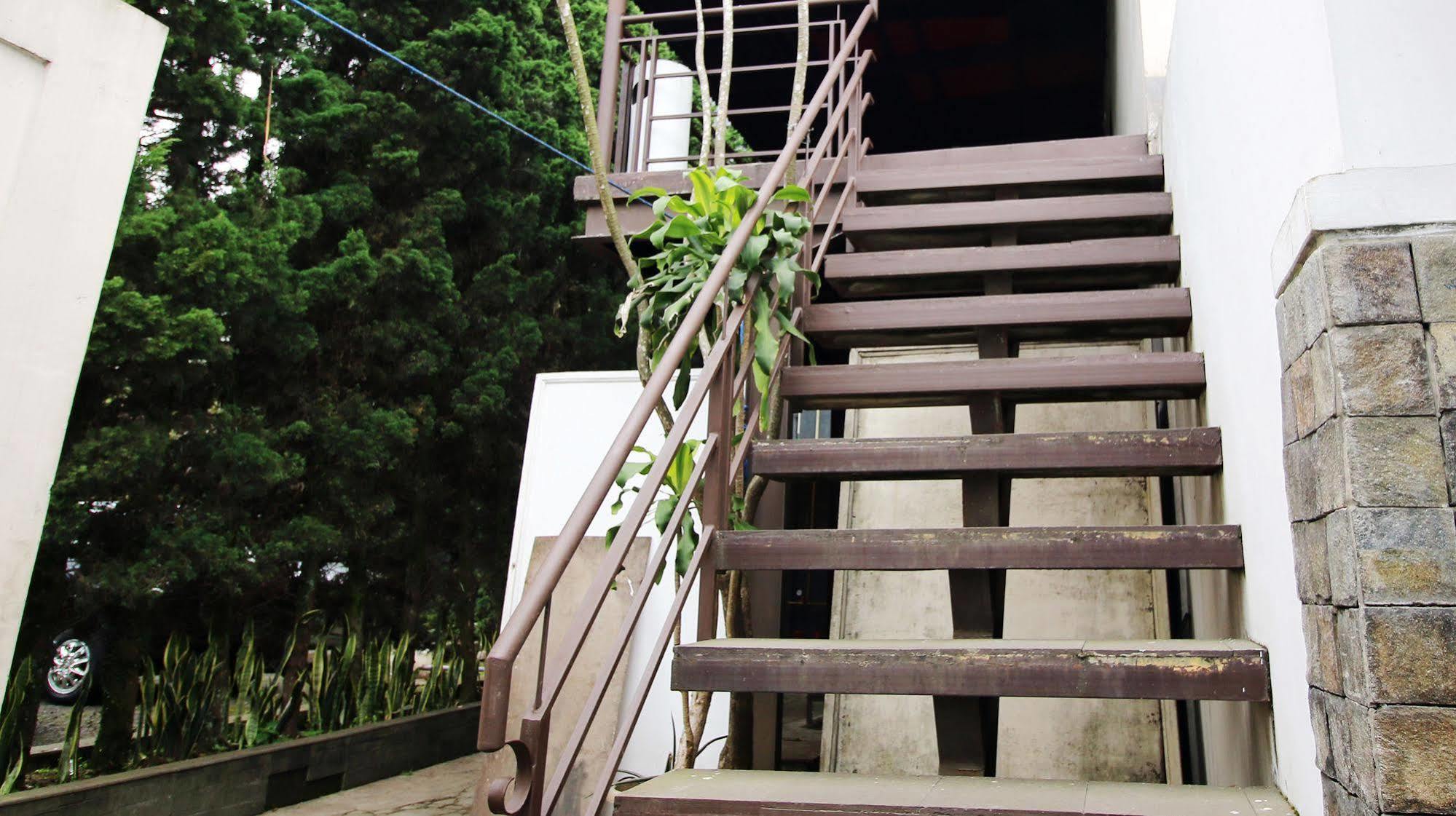 Zen Rooms Grand Hotel Lembang Luaran gambar