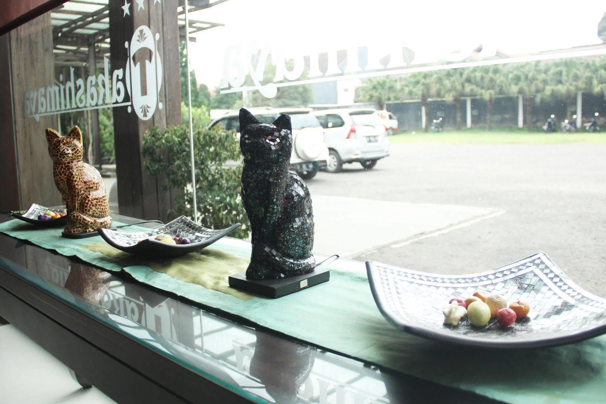Zen Rooms Grand Hotel Lembang Luaran gambar