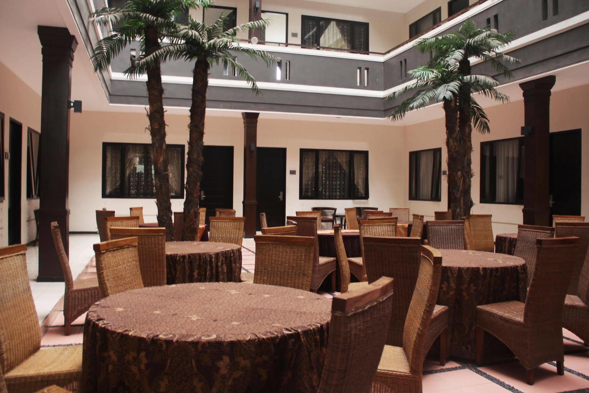 Zen Rooms Grand Hotel Lembang Luaran gambar