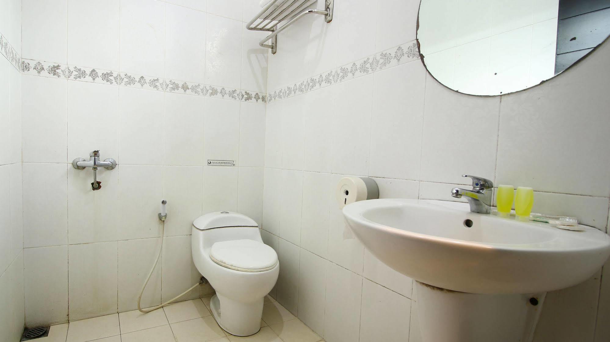 Zen Rooms Grand Hotel Lembang Luaran gambar