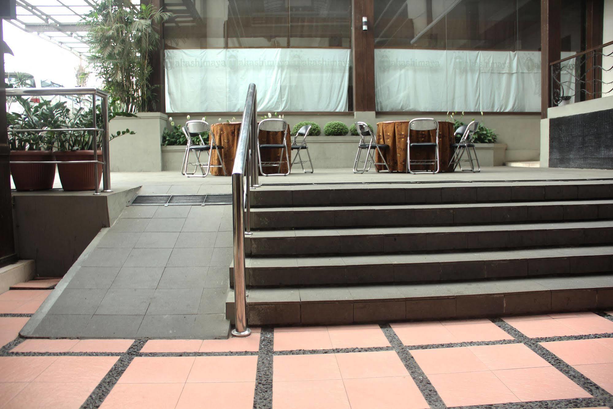 Zen Rooms Grand Hotel Lembang Luaran gambar