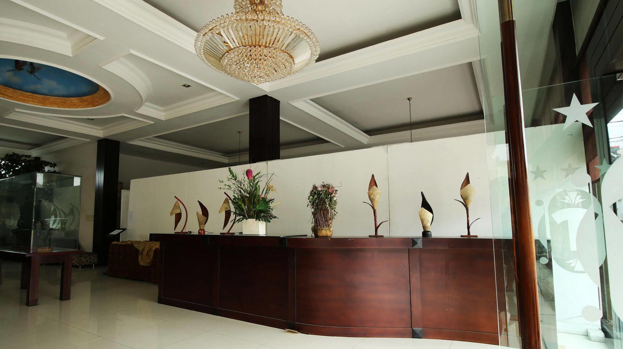 Zen Rooms Grand Hotel Lembang Luaran gambar