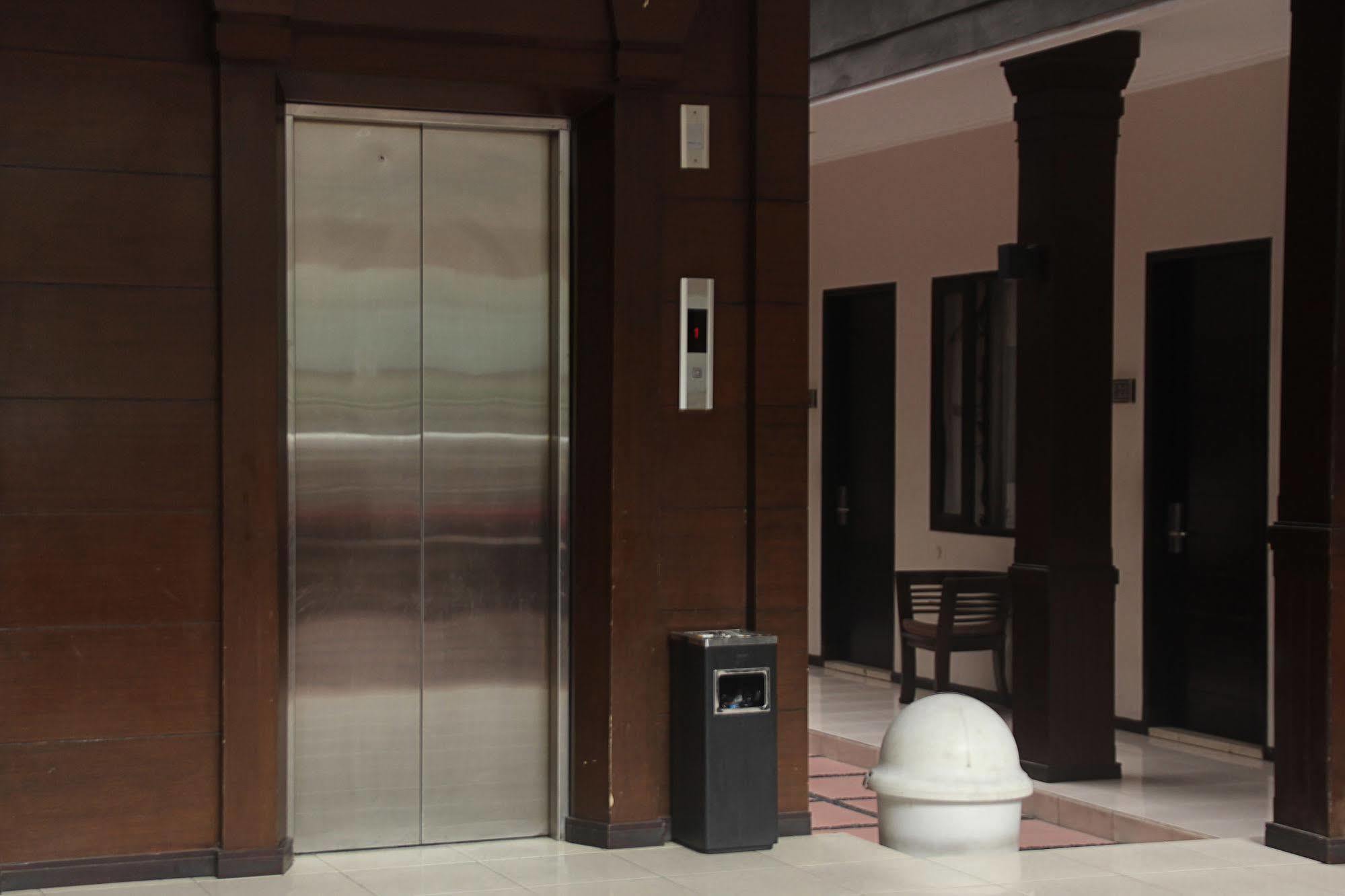 Zen Rooms Grand Hotel Lembang Luaran gambar